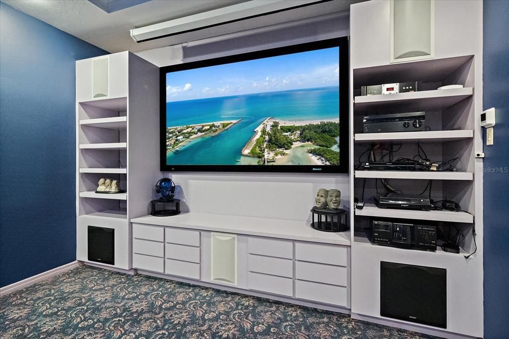 For Sale: $889,000 (5 beds, 4 baths, 5919 Square Feet)