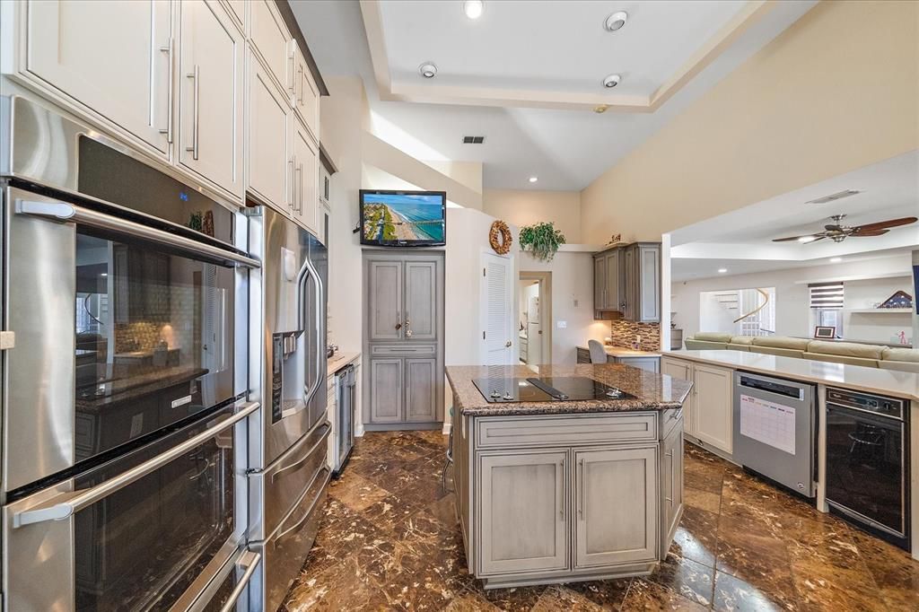 For Sale: $889,000 (5 beds, 4 baths, 5919 Square Feet)