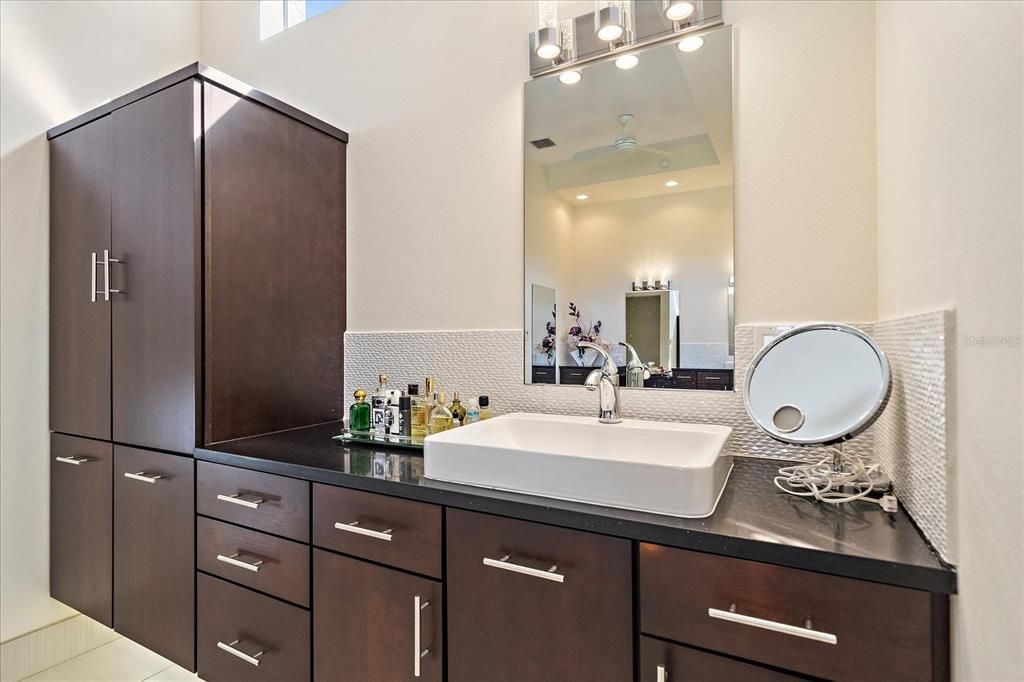 For Sale: $889,000 (5 beds, 4 baths, 5919 Square Feet)