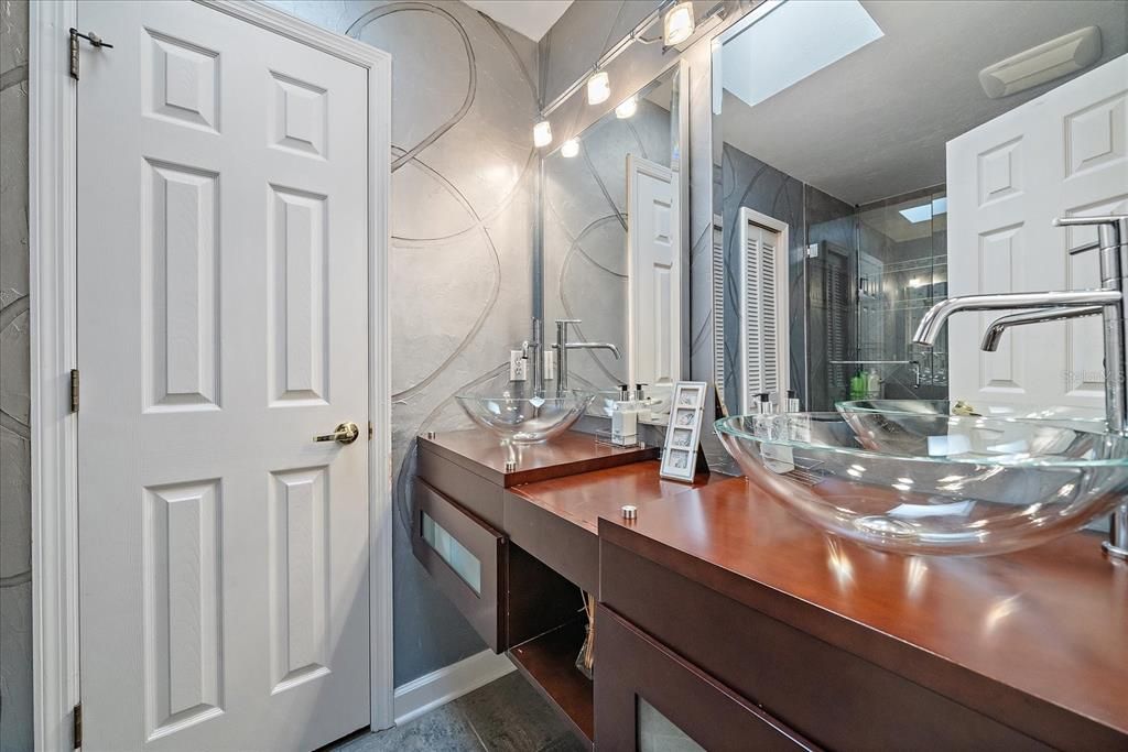 For Sale: $889,000 (5 beds, 4 baths, 5919 Square Feet)