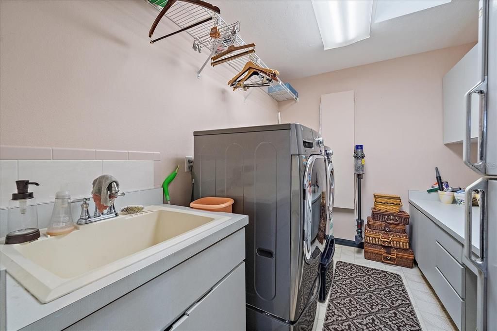 For Sale: $889,000 (5 beds, 4 baths, 5919 Square Feet)