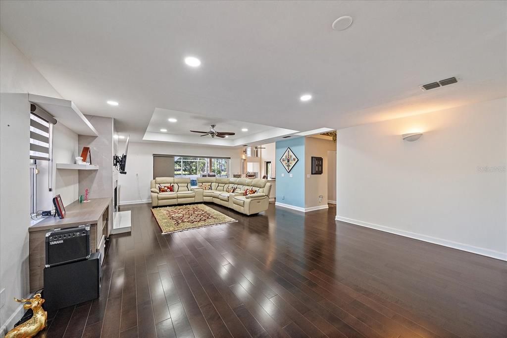 For Sale: $889,000 (5 beds, 4 baths, 5919 Square Feet)