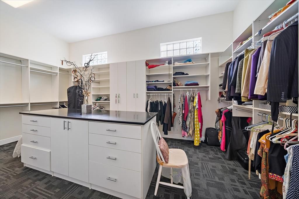 For Sale: $889,000 (5 beds, 4 baths, 5919 Square Feet)