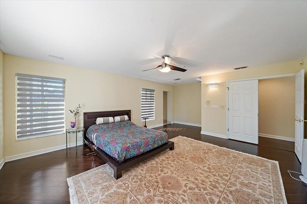 For Sale: $889,000 (5 beds, 4 baths, 5919 Square Feet)