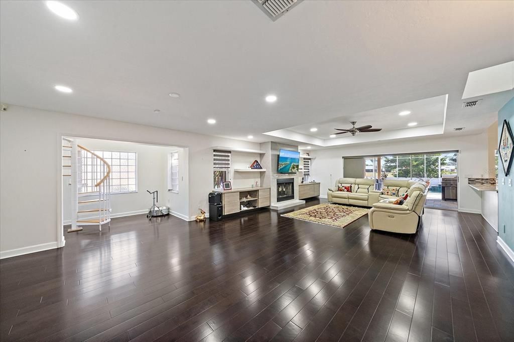 For Sale: $889,000 (5 beds, 4 baths, 5919 Square Feet)