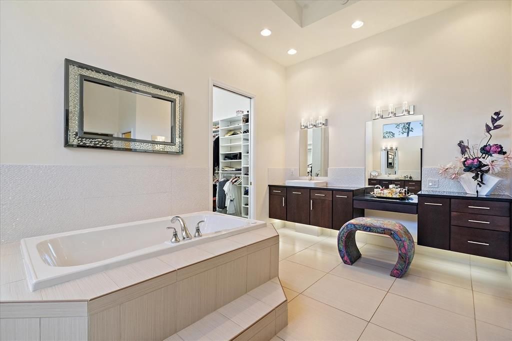 For Sale: $889,000 (5 beds, 4 baths, 5919 Square Feet)