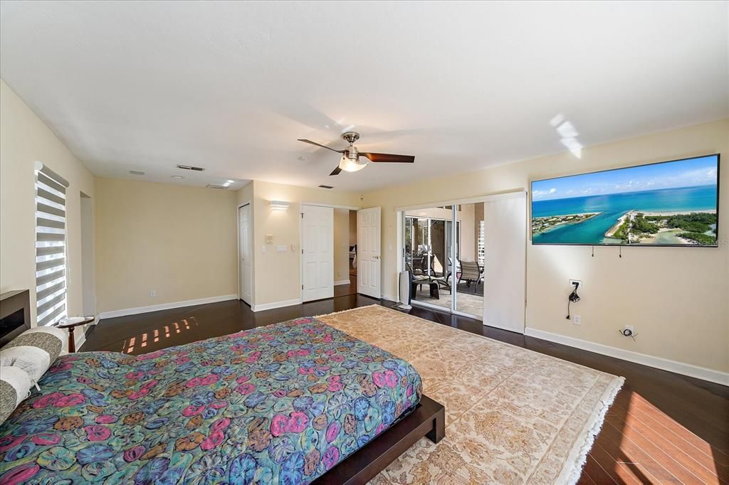 For Sale: $889,000 (5 beds, 4 baths, 5919 Square Feet)