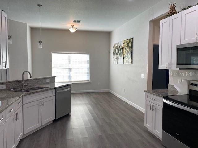 For Sale: $350,000 (3 beds, 2 baths, 1705 Square Feet)