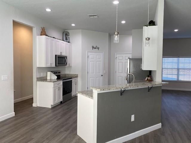 For Sale: $350,000 (3 beds, 2 baths, 1705 Square Feet)