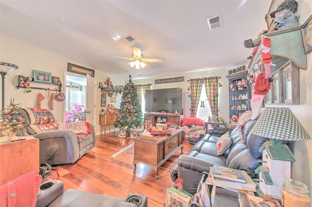 待售: $180,000 (3 贝兹, 2 浴室, 1183 平方英尺)