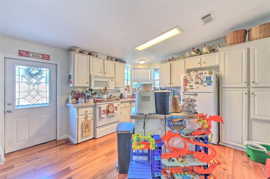 待售: $180,000 (3 贝兹, 2 浴室, 1183 平方英尺)