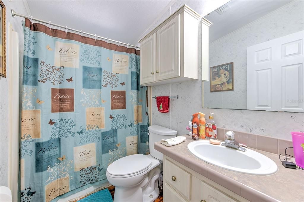 待售: $180,000 (3 贝兹, 2 浴室, 1183 平方英尺)