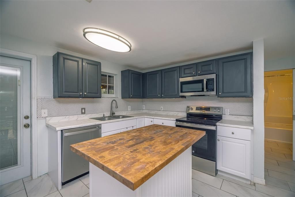 For Sale: $219,900 (3 beds, 1 baths, 1153 Square Feet)