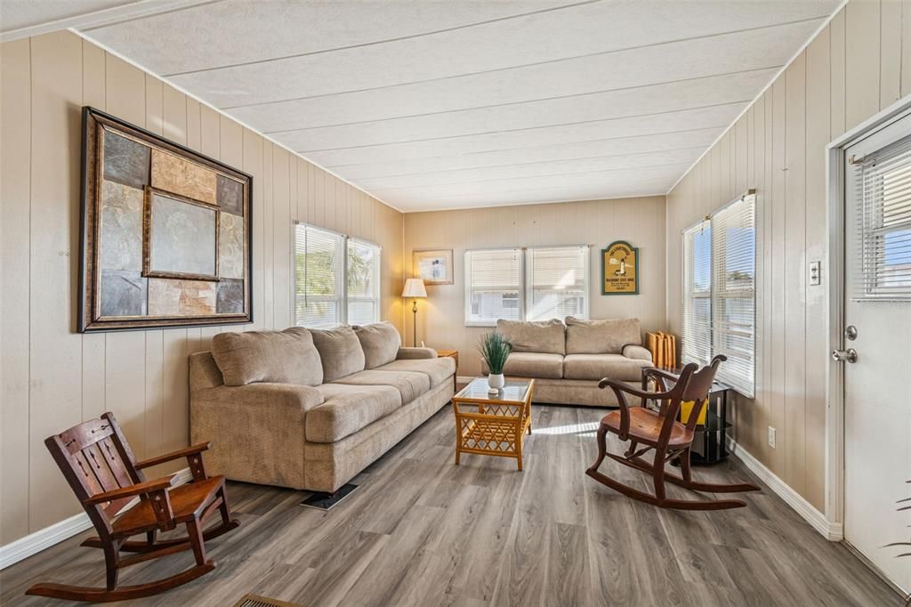 For Sale: $59,000 (1 beds, 1 baths, 576 Square Feet)