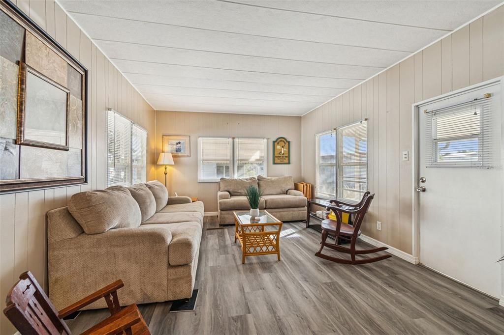 For Sale: $59,000 (1 beds, 1 baths, 576 Square Feet)