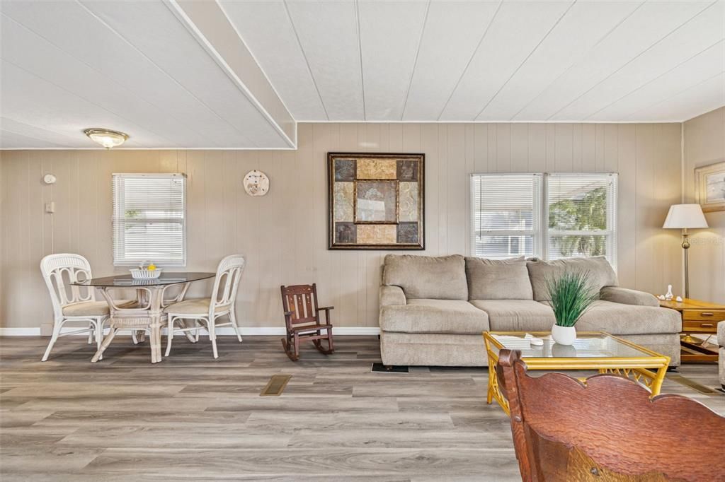 For Sale: $59,000 (1 beds, 1 baths, 576 Square Feet)