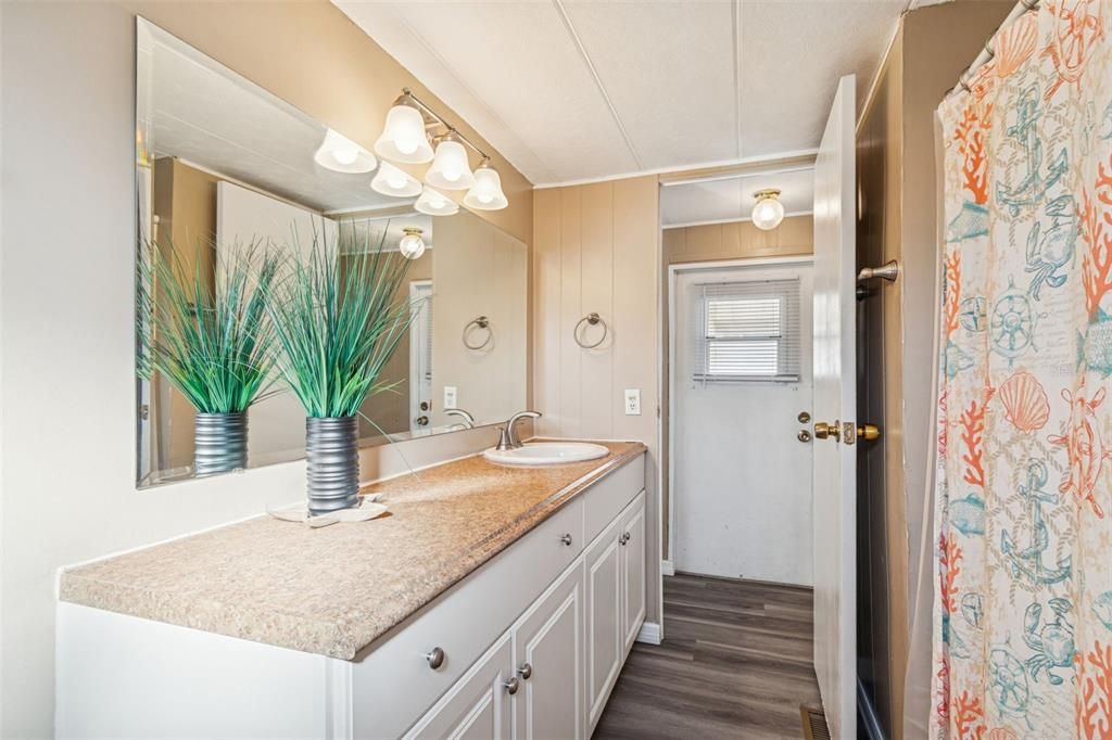 For Sale: $59,000 (1 beds, 1 baths, 576 Square Feet)