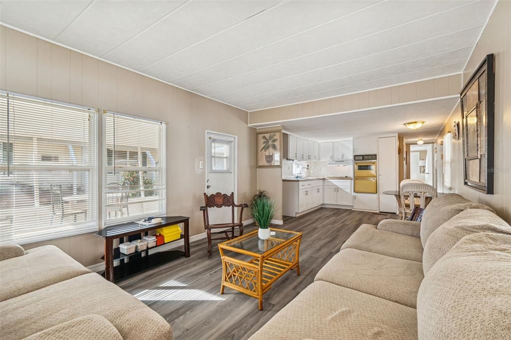 For Sale: $59,000 (1 beds, 1 baths, 576 Square Feet)