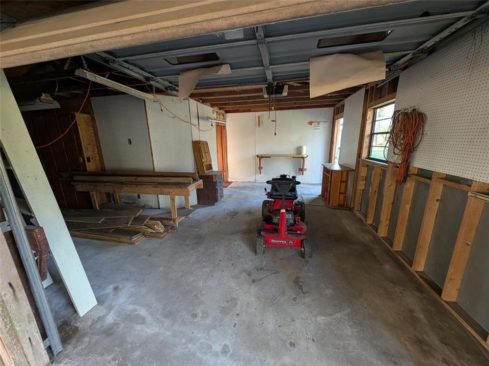 For Sale: $324,900 (2 beds, 2 baths, 1952 Square Feet)