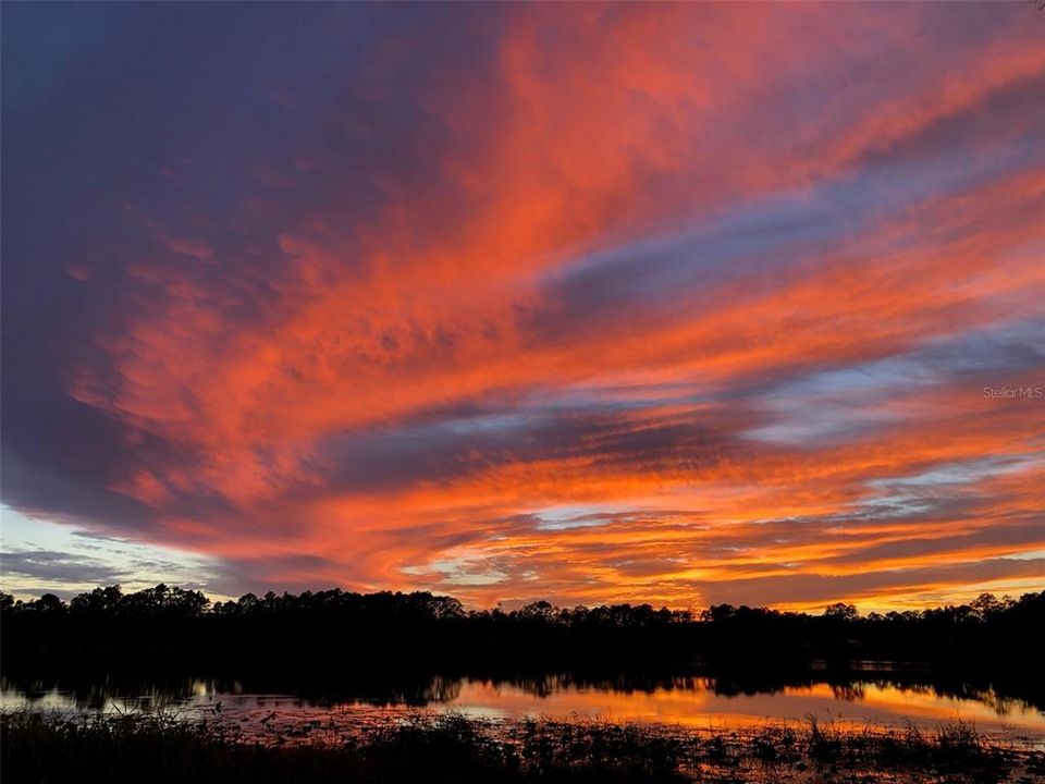 For Sale: $324,900 (2 beds, 2 baths, 1952 Square Feet)