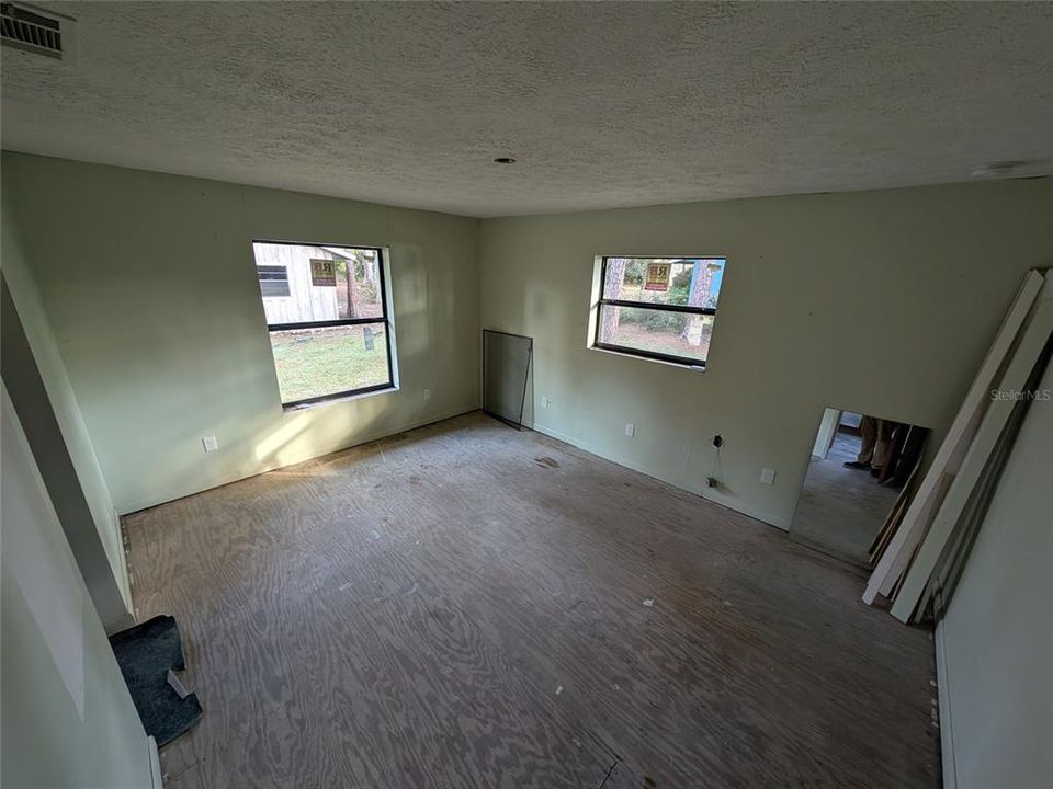 For Sale: $324,900 (2 beds, 2 baths, 1952 Square Feet)