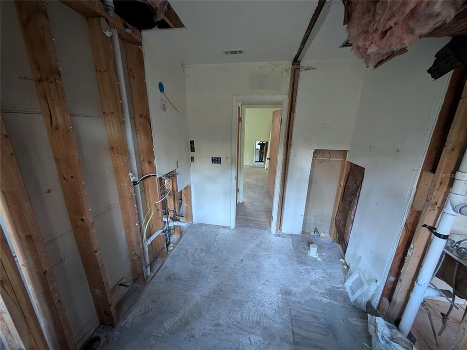 For Sale: $324,900 (2 beds, 2 baths, 1952 Square Feet)