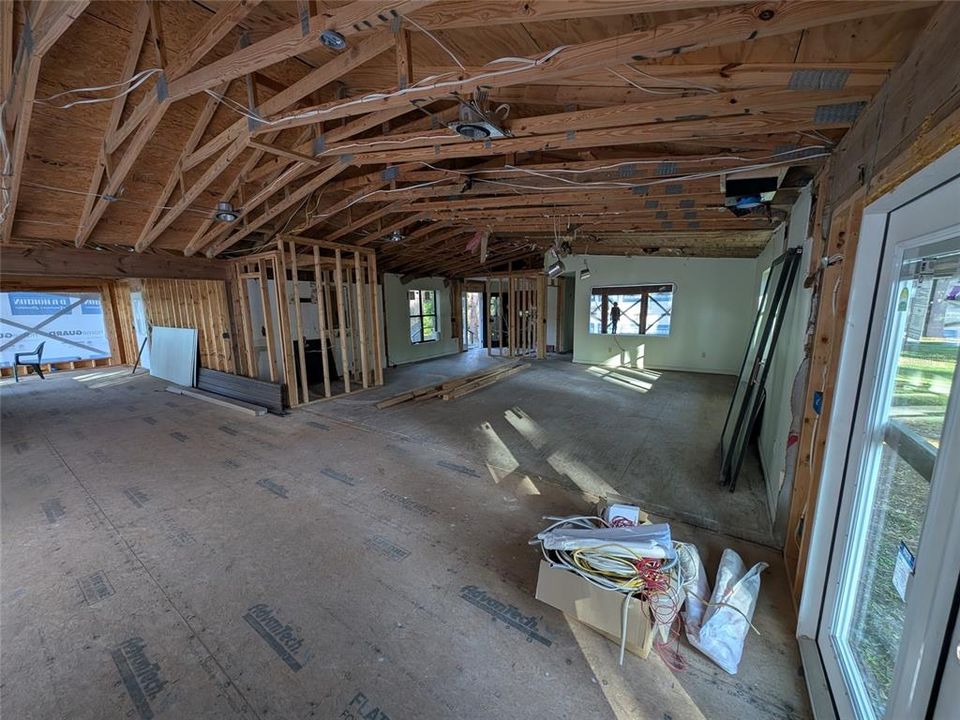 For Sale: $324,900 (2 beds, 2 baths, 1952 Square Feet)