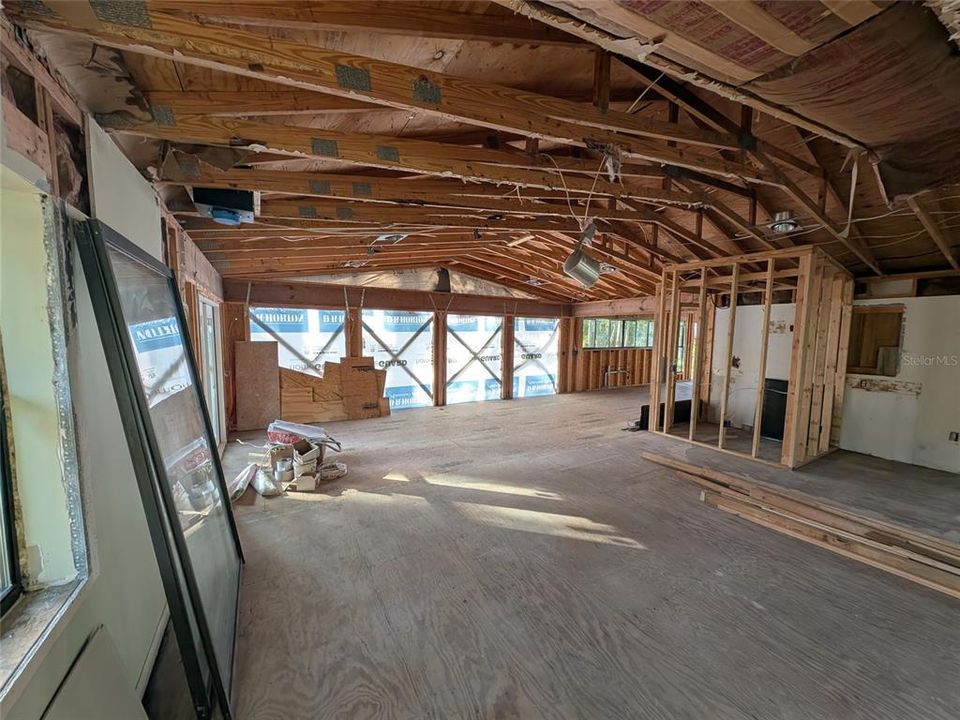 For Sale: $324,900 (2 beds, 2 baths, 1952 Square Feet)