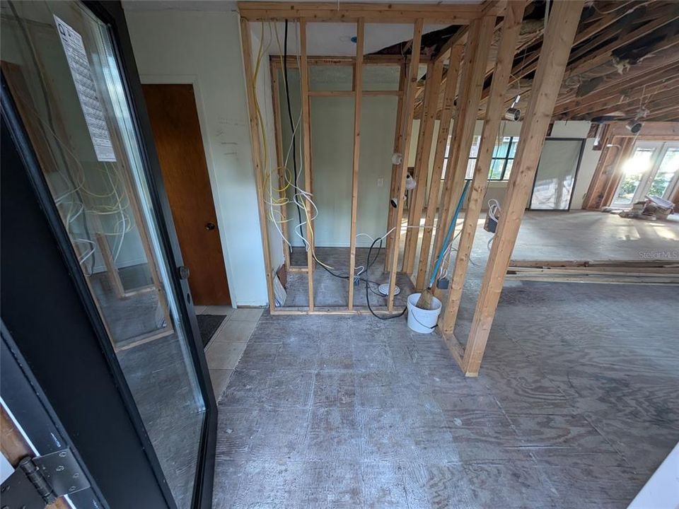 For Sale: $324,900 (2 beds, 2 baths, 1952 Square Feet)