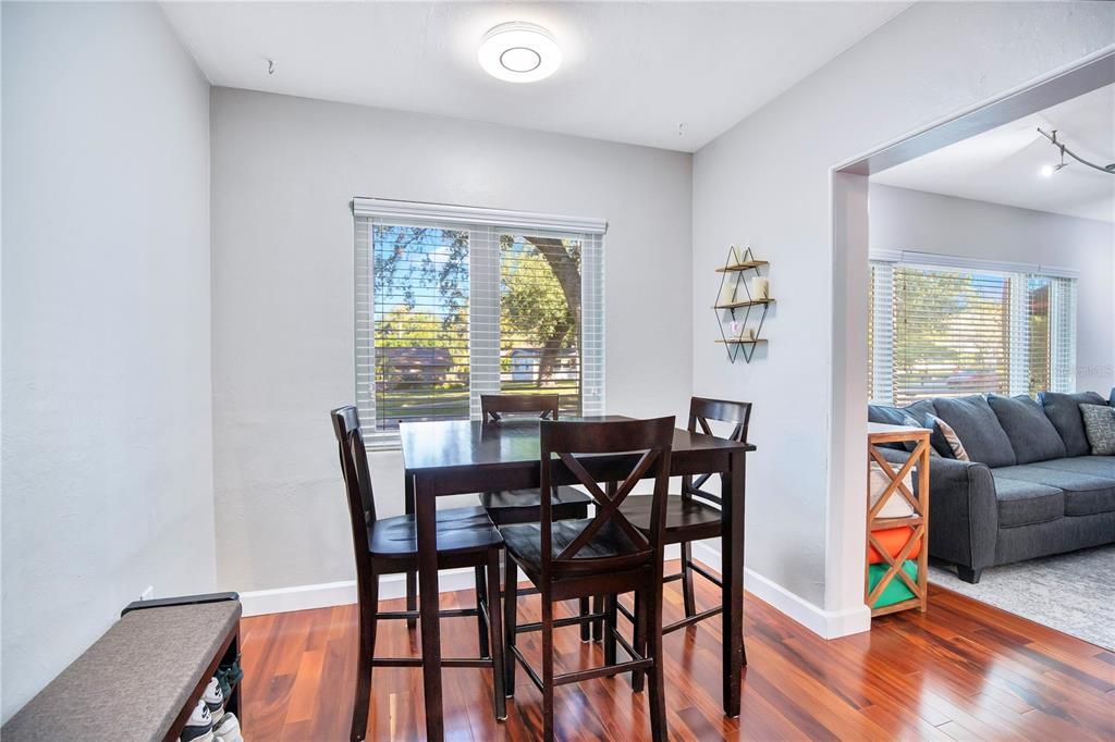 En Venta: $489,900 (3 camas, 2 baños, 1102 Pies cuadrados)