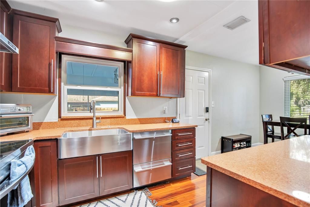 En Venta: $489,900 (3 camas, 2 baños, 1102 Pies cuadrados)