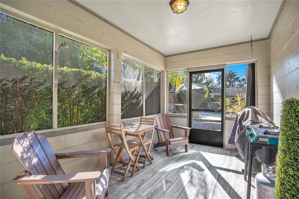 En Venta: $489,900 (3 camas, 2 baños, 1102 Pies cuadrados)