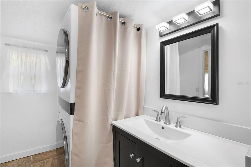 待售: $199,900 (2 贝兹, 1 浴室, 730 平方英尺)