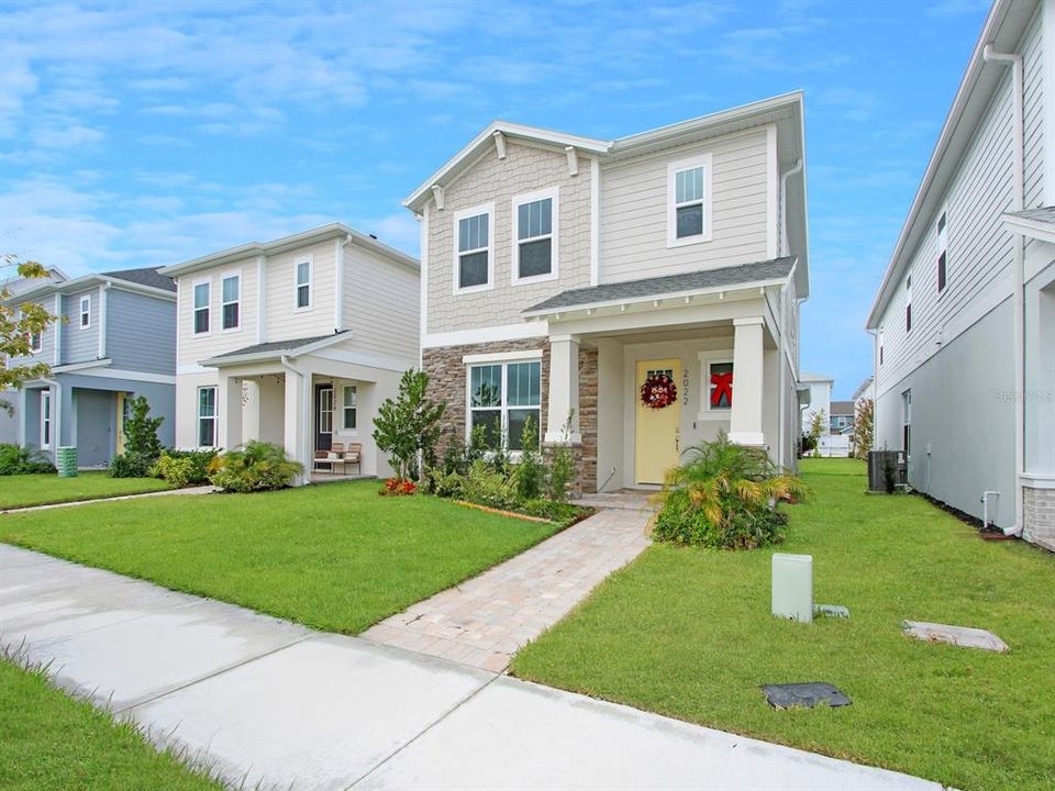 For Sale: $359,900 (4 beds, 2 baths, 1929 Square Feet)