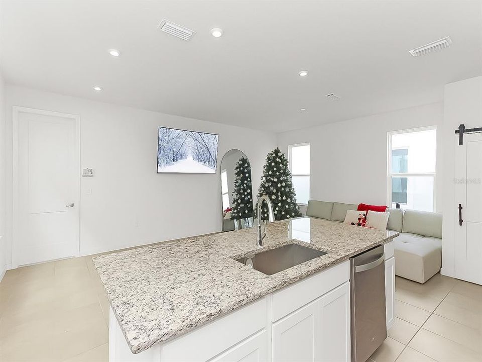 For Sale: $359,900 (4 beds, 2 baths, 1929 Square Feet)