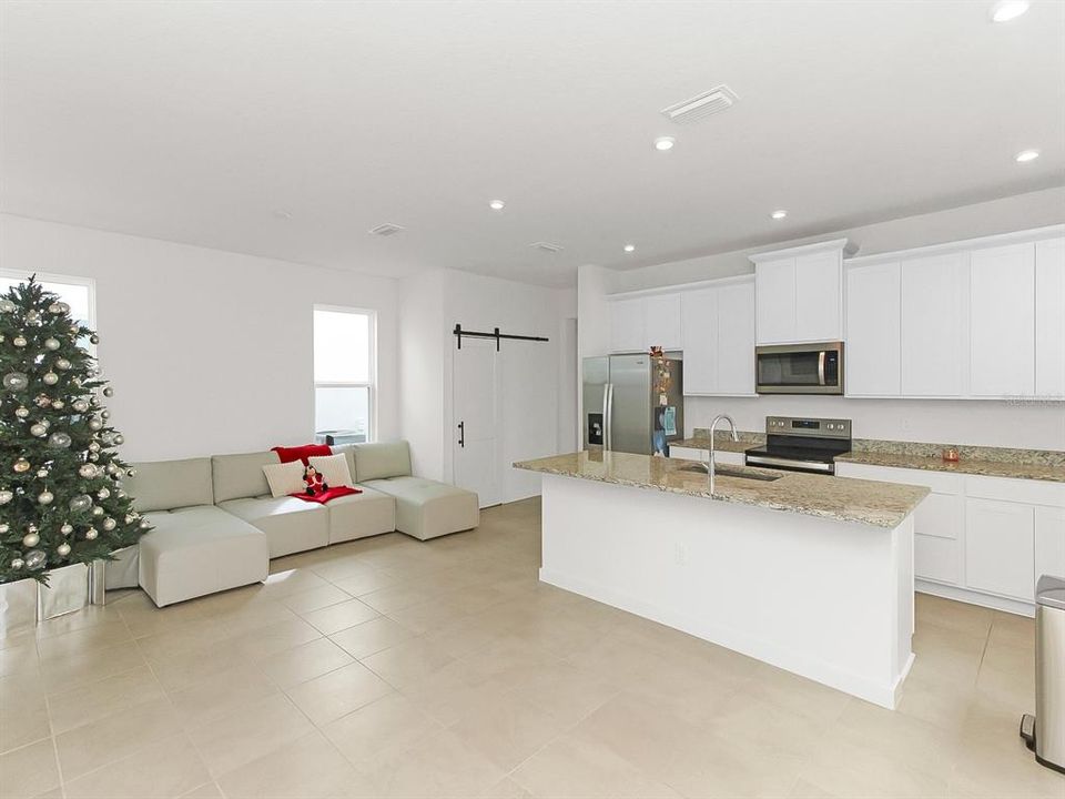 For Sale: $359,900 (4 beds, 2 baths, 1929 Square Feet)