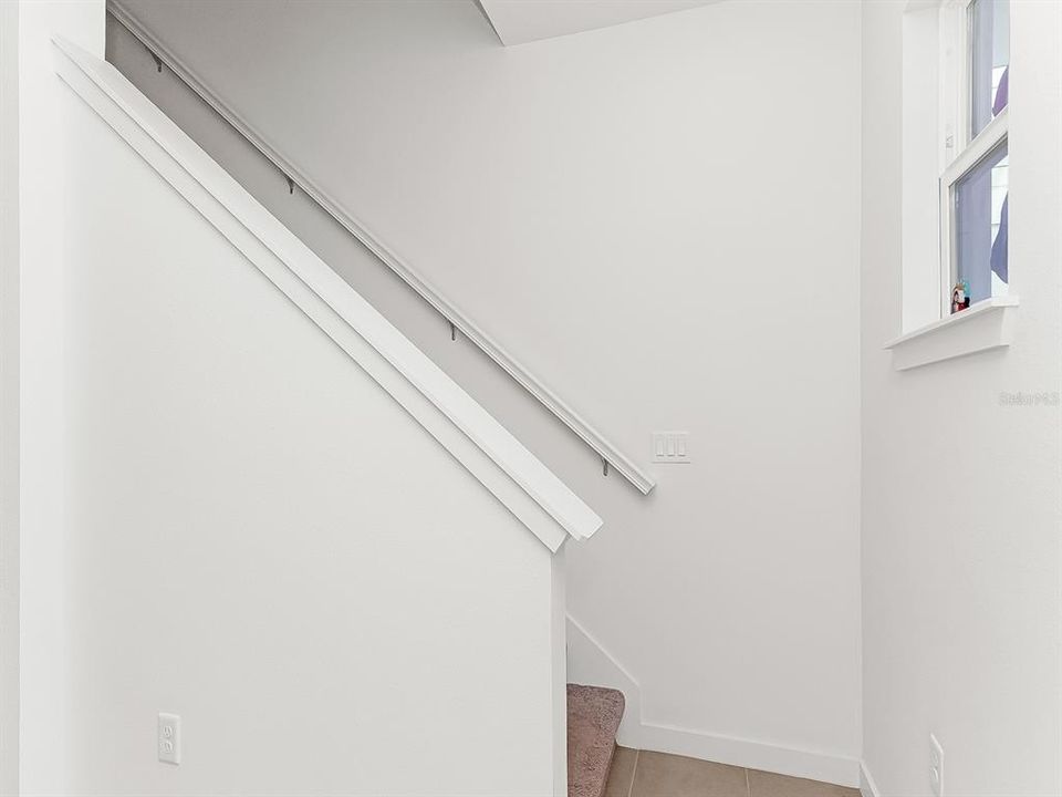 For Sale: $359,900 (4 beds, 2 baths, 1929 Square Feet)