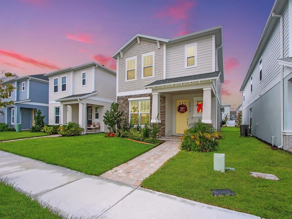 For Sale: $359,900 (4 beds, 2 baths, 1929 Square Feet)