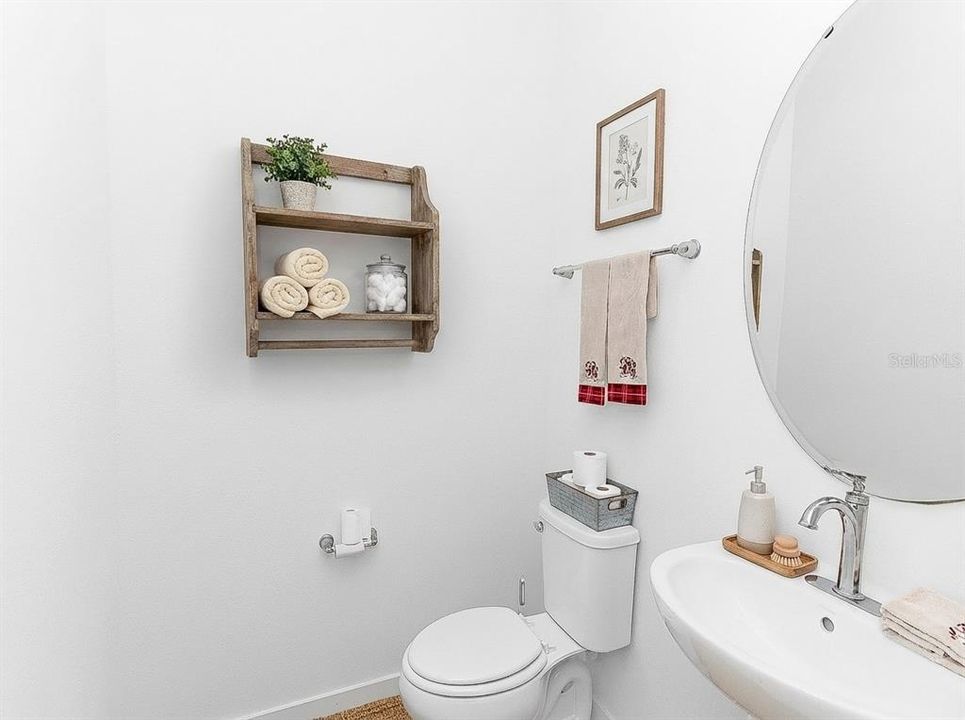 For Sale: $359,900 (4 beds, 2 baths, 1929 Square Feet)