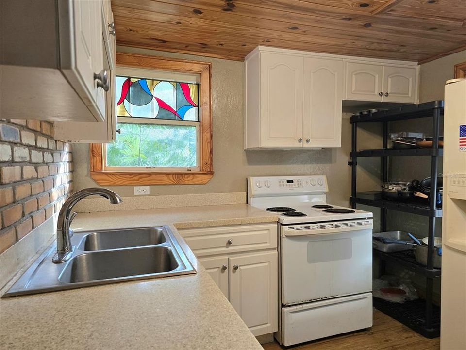 На продажу: $269,000 (3 спален, 1 ванн, 972 Квадратных фут)