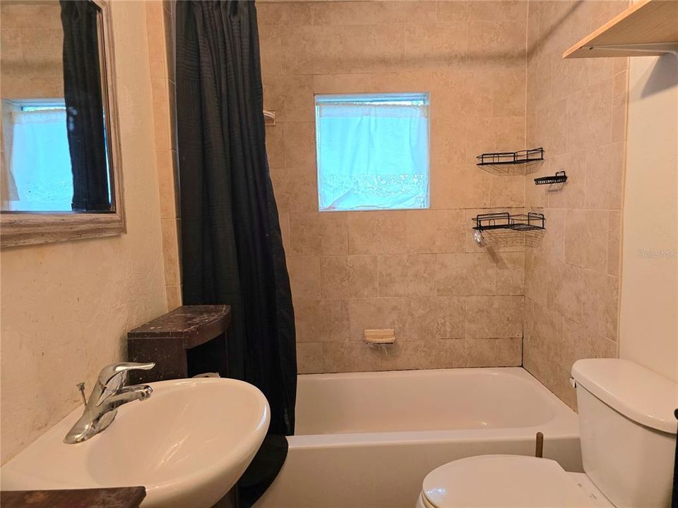 На продажу: $269,000 (3 спален, 1 ванн, 972 Квадратных фут)