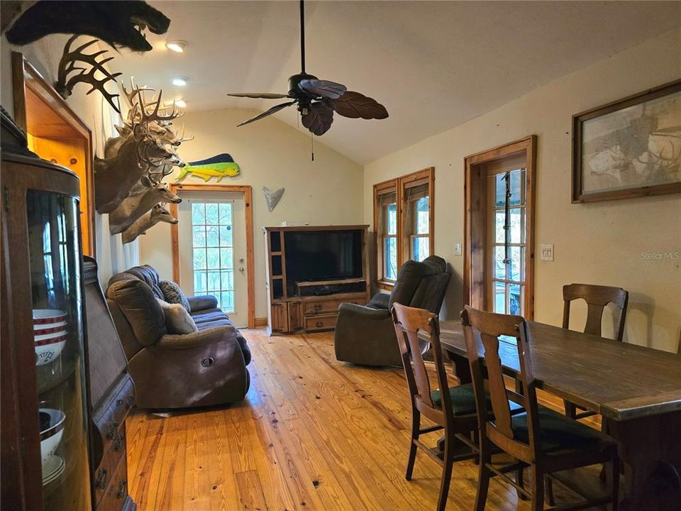 На продажу: $269,000 (3 спален, 1 ванн, 972 Квадратных фут)