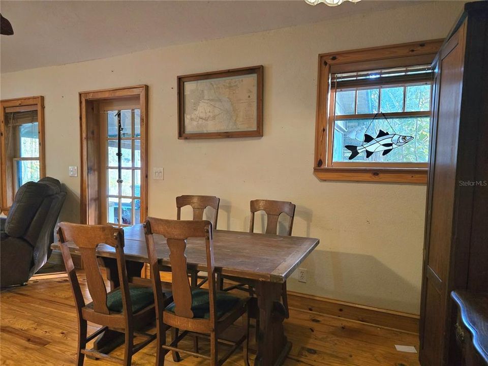 На продажу: $269,000 (3 спален, 1 ванн, 972 Квадратных фут)