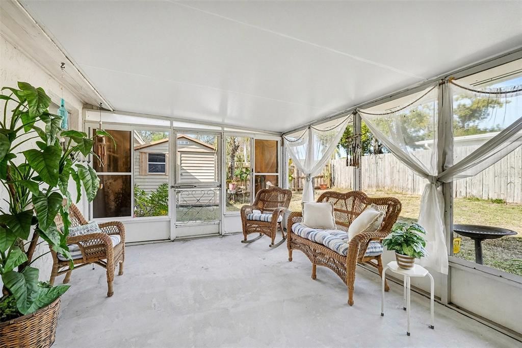 For Sale: $295,000 (2 beds, 2 baths, 1390 Square Feet)