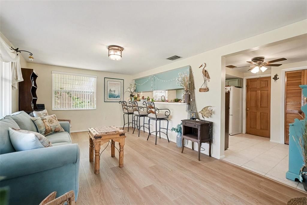 For Sale: $295,000 (2 beds, 2 baths, 1390 Square Feet)