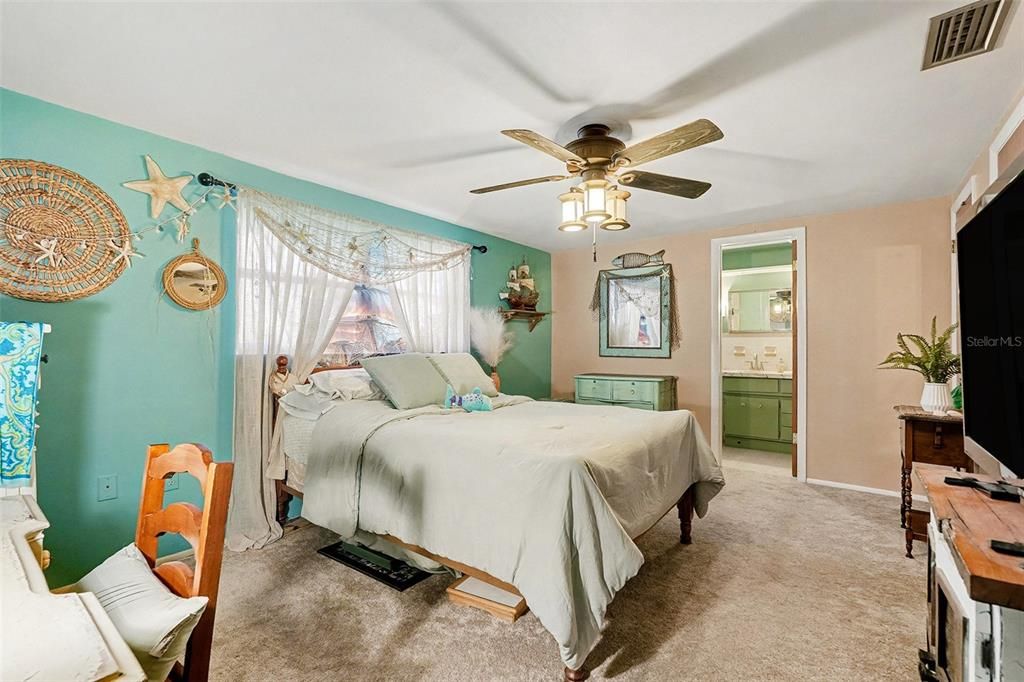 For Sale: $295,000 (2 beds, 2 baths, 1390 Square Feet)