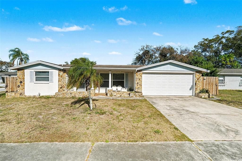 For Sale: $295,000 (2 beds, 2 baths, 1390 Square Feet)