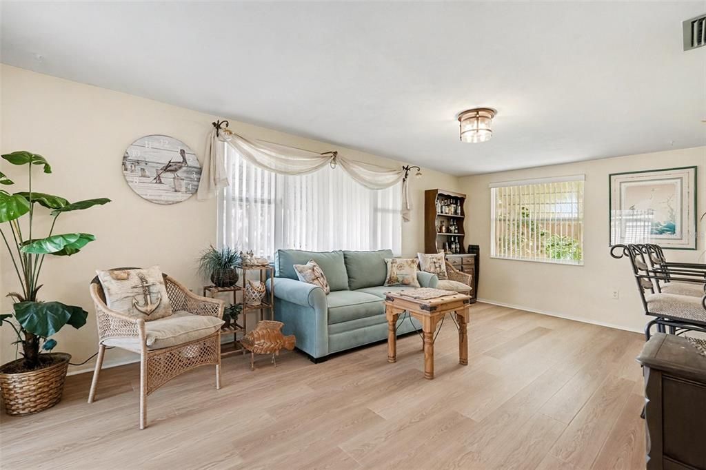 For Sale: $295,000 (2 beds, 2 baths, 1390 Square Feet)