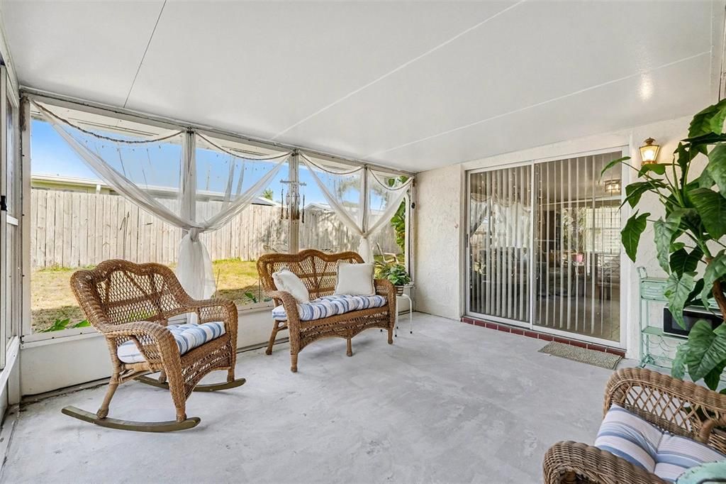 For Sale: $295,000 (2 beds, 2 baths, 1390 Square Feet)