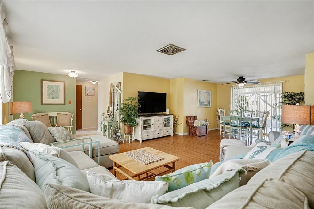 For Sale: $295,000 (2 beds, 2 baths, 1390 Square Feet)